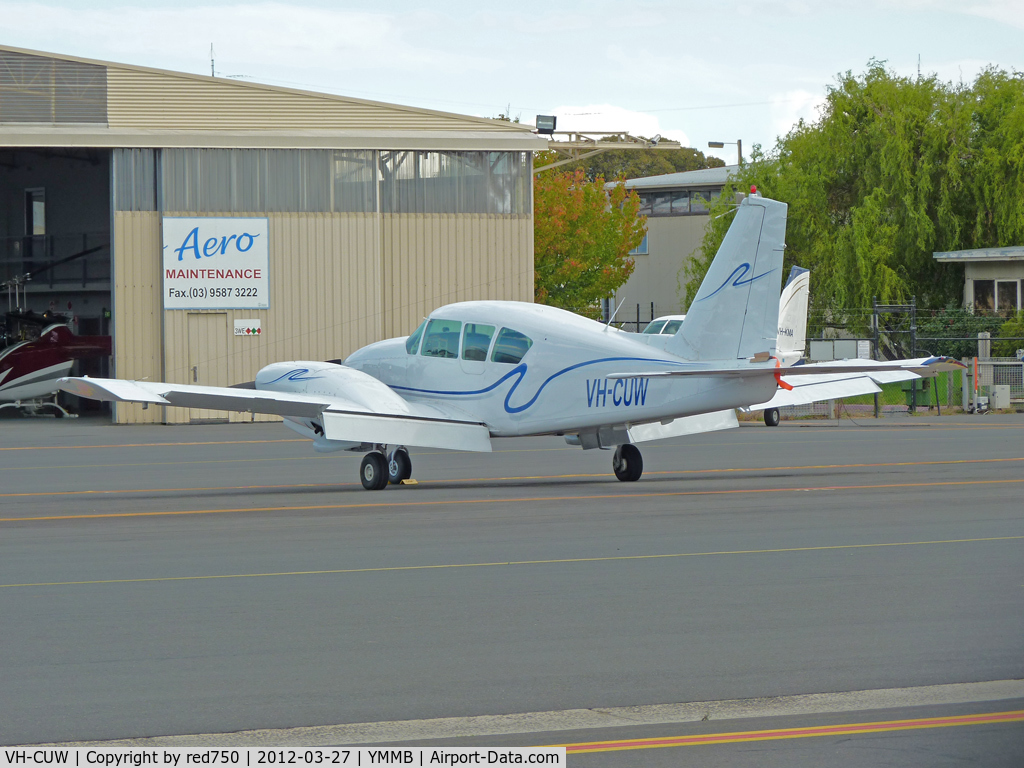 VH-CUW, 1969 Piper PA-23-250 Aztec C/N 27-4326, Aztec VH-CUW at Moorabbin