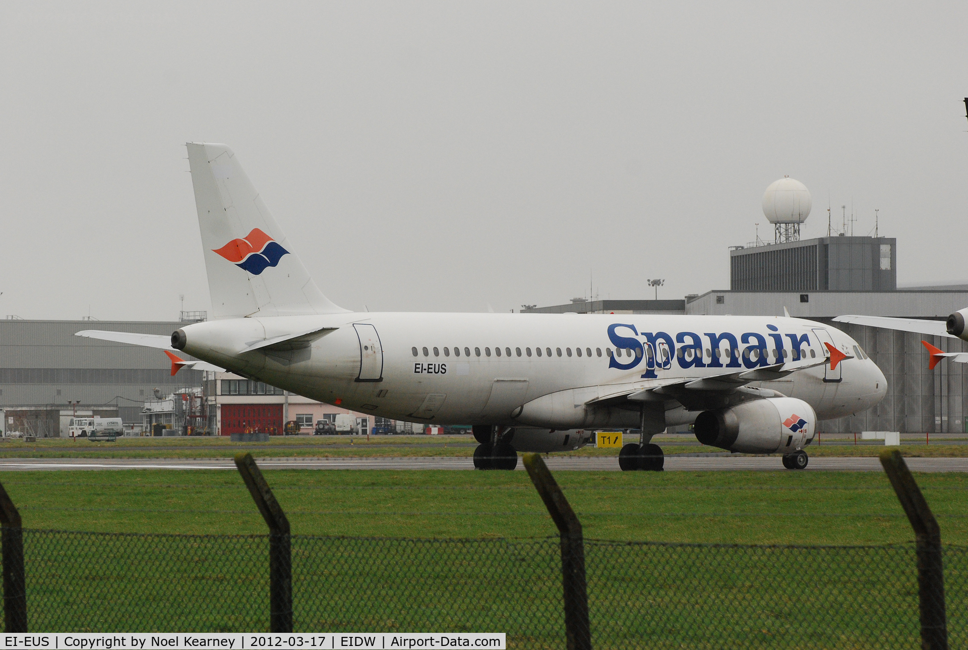 EI-EUS, 2001 Airbus A320-232 C/N 1497, Pictured stored at Dublin after the collapse of the Spanish airline SPANAIR.