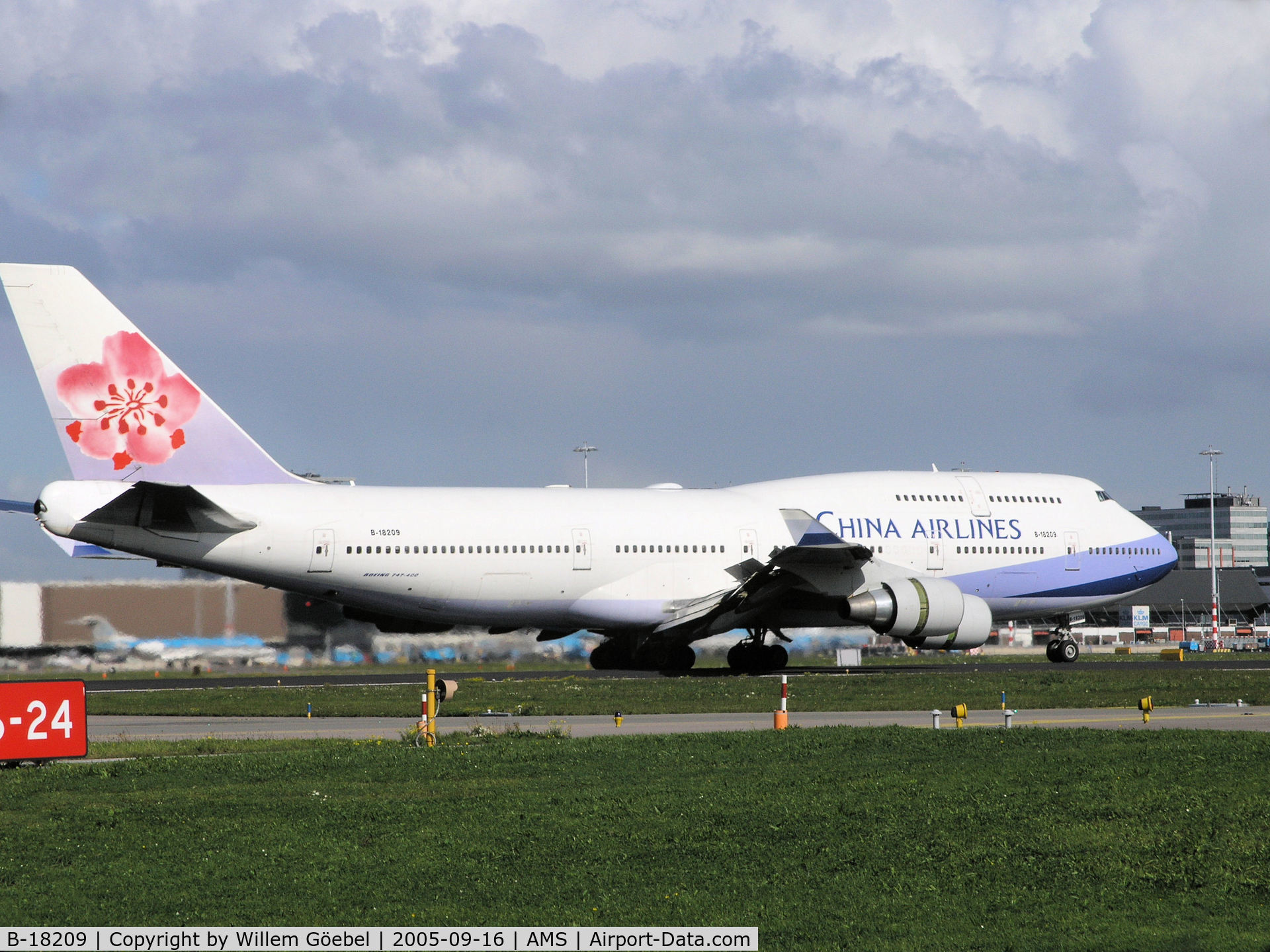 B-18209, 1999 Boeing 747-409 C/N 29906, Landing on runway 06 of Schiphol Airport