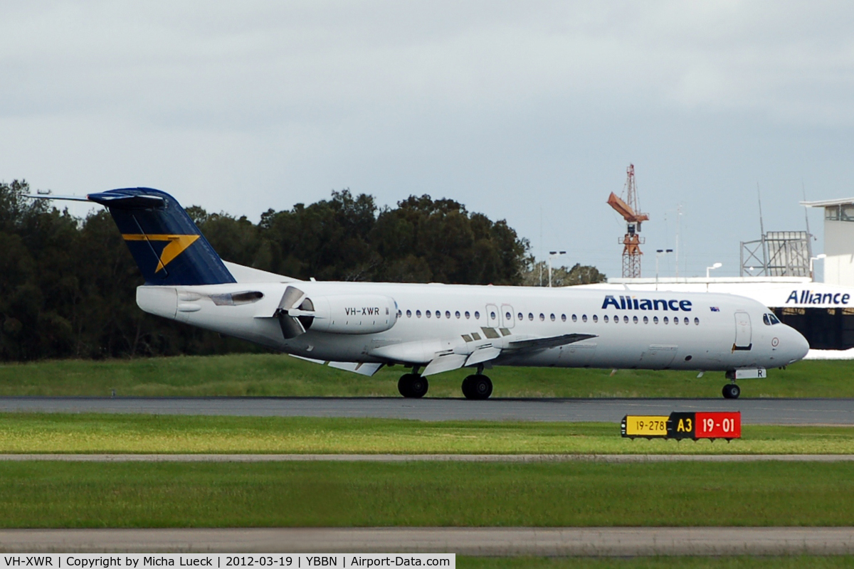 VH-XWR, 1990 Fokker 100 (F-28-0100) C/N 11306, At Brisbane