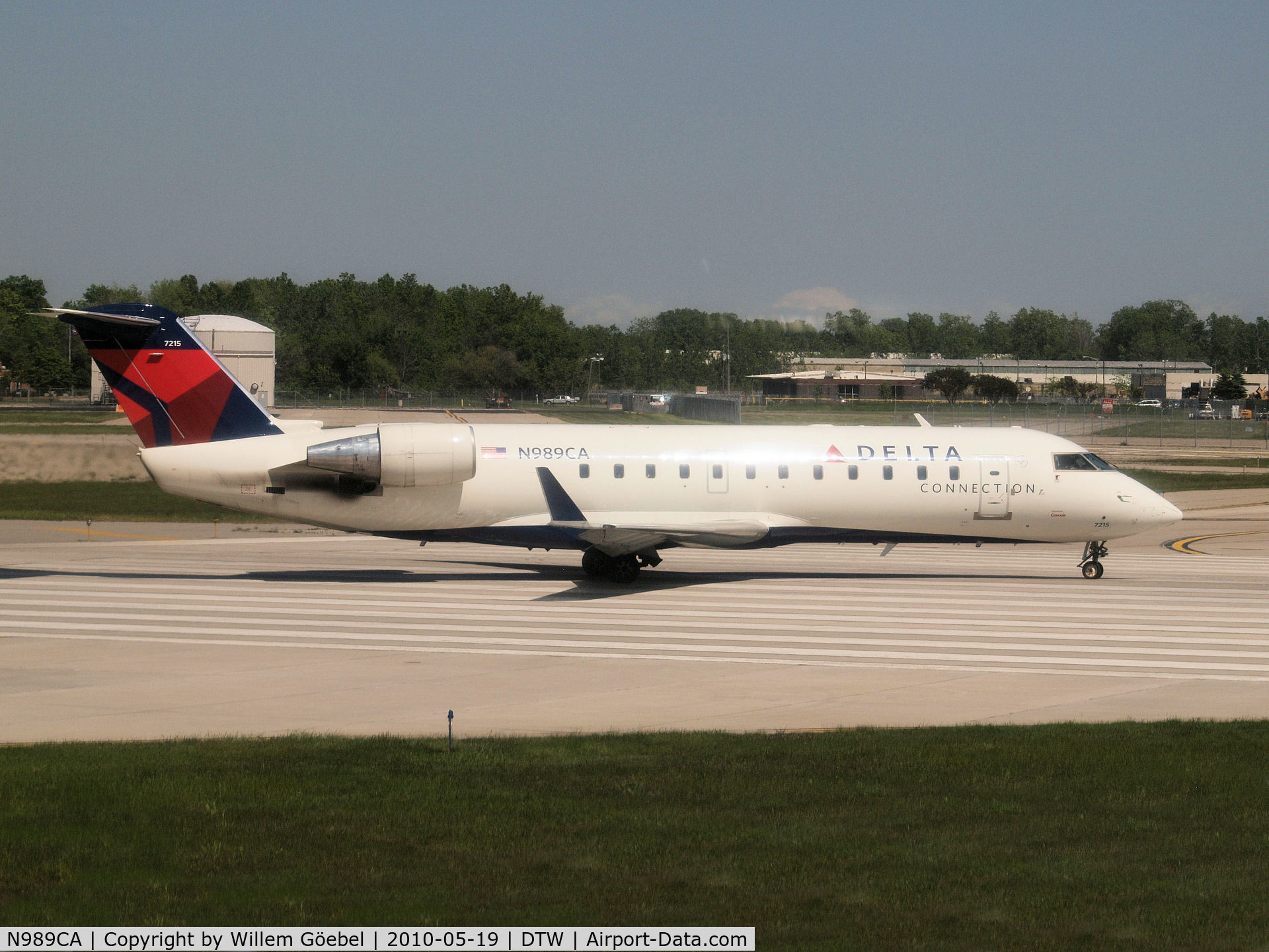 N989CA, 1998 Canadair CRJ-100ER (CL-600-2B19) C/N 7215, Taxi to the runway
