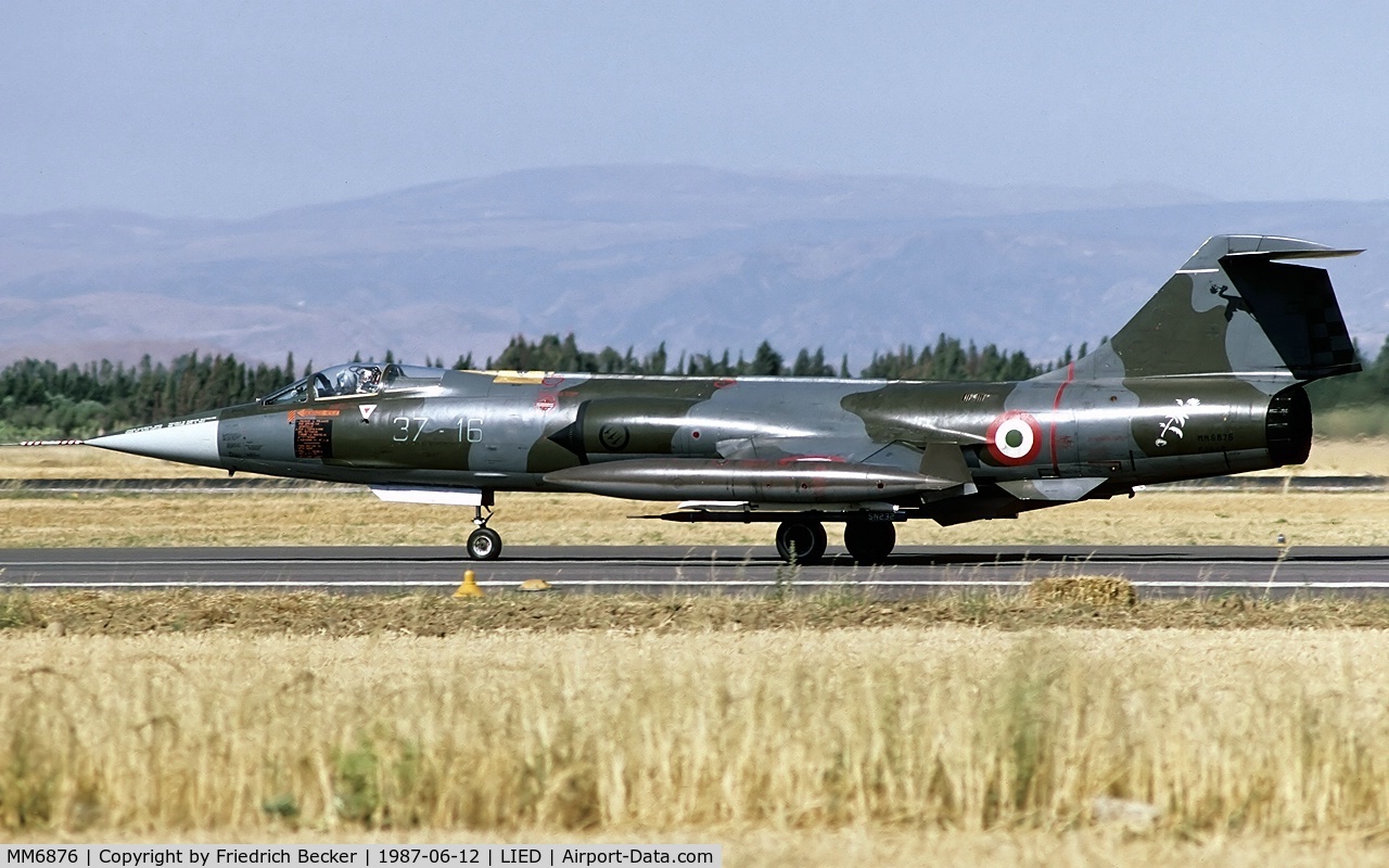 MM6876, Aeritalia F-104S-ASA Starfighter C/N 1176, taxying to the active