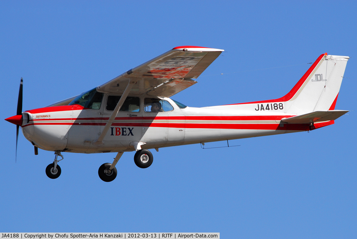 JA4188, Cessna 172P C/N 17275881, NikonD200+TAMRON AF 200-500mm F/5-6.3 LD IF