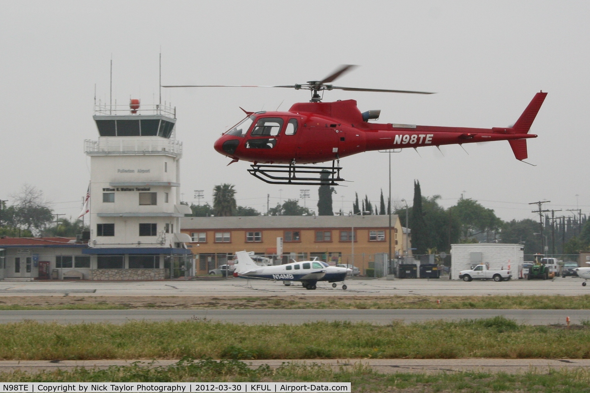 N98TE, Eurocopter AS-350B-3 Ecureuil Ecureuil C/N 3143, Landing RWY6