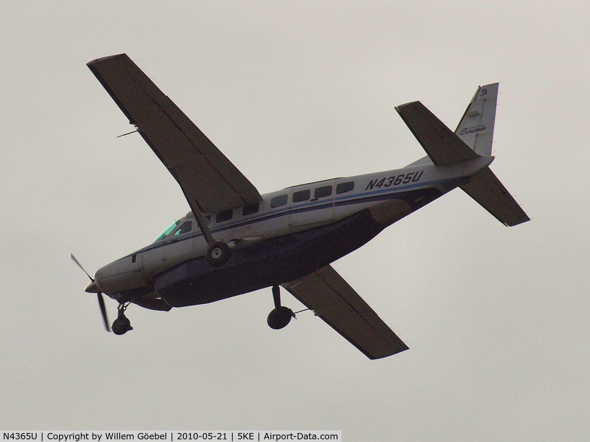 N4365U, 1991 Cessna 208B C/N 208B0253, Fly over in Ketchikan Harbor
