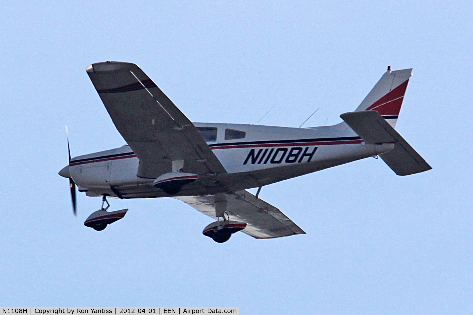 N1108H, Piper PA-28-151 C/N 28-7715309, Final runway 02, Dillant-Hopkins Airport, Keene, NH