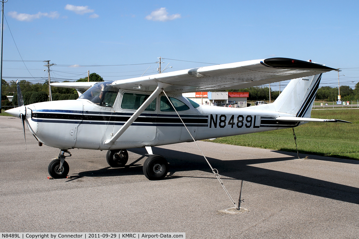N8489L, 1968 Cessna 172I C/N 17256689, No description.
