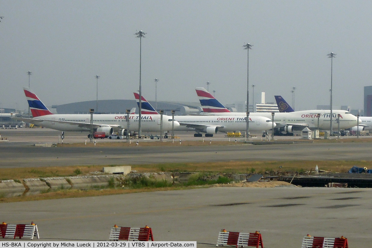 HS-BKA, 1996 Boeing 767-3W0/ER C/N 28148, Orient Thai line-up