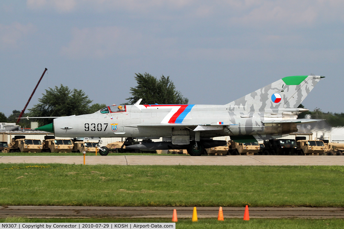 N9307, 1975 Mikoyan-Gurevich MiG-21MF C/N 96004307, EAA Airventure 2010.