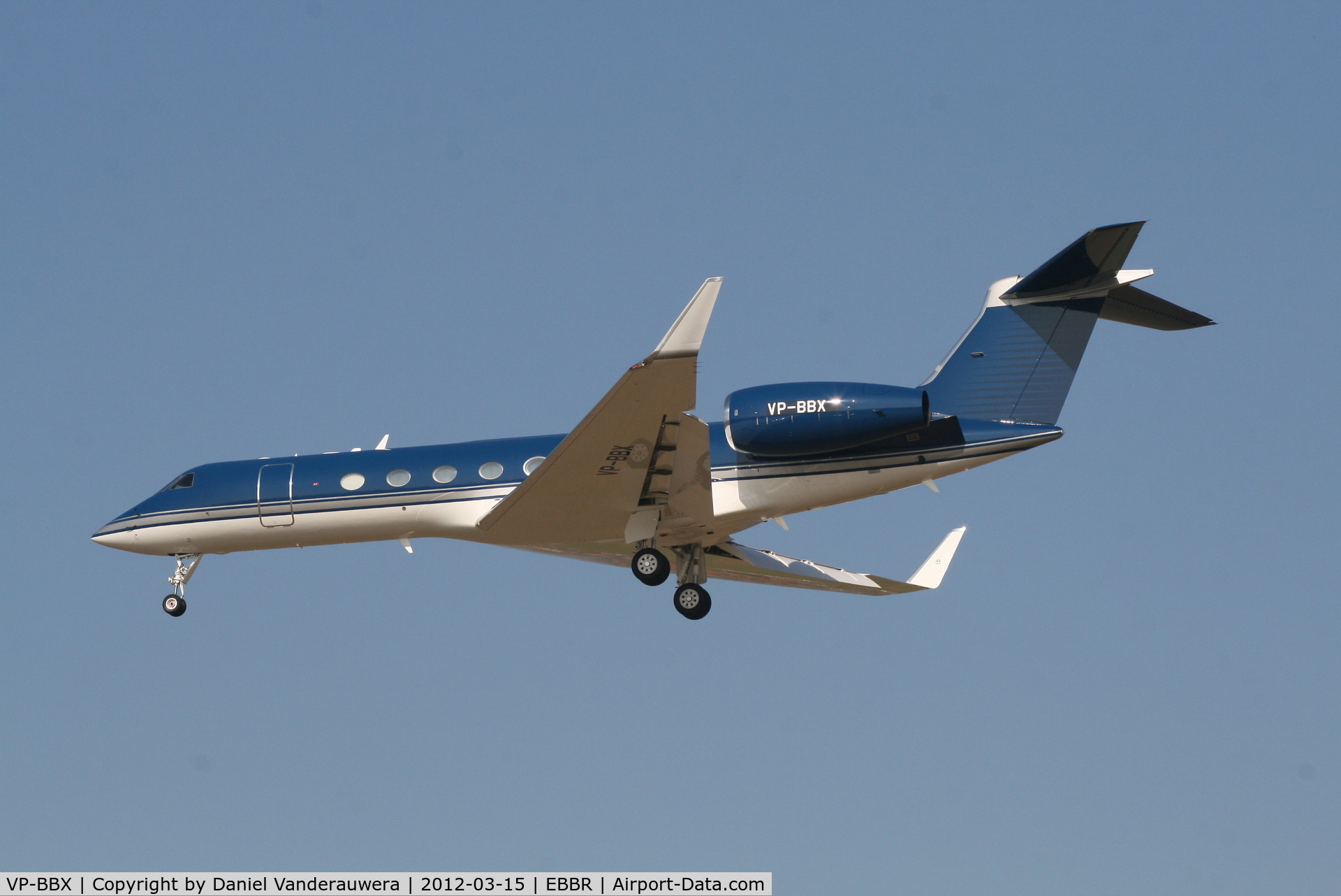 VP-BBX, Gulfstream Aerospace G-V Gulfstream V C/N 622, Descending to RWY 25L