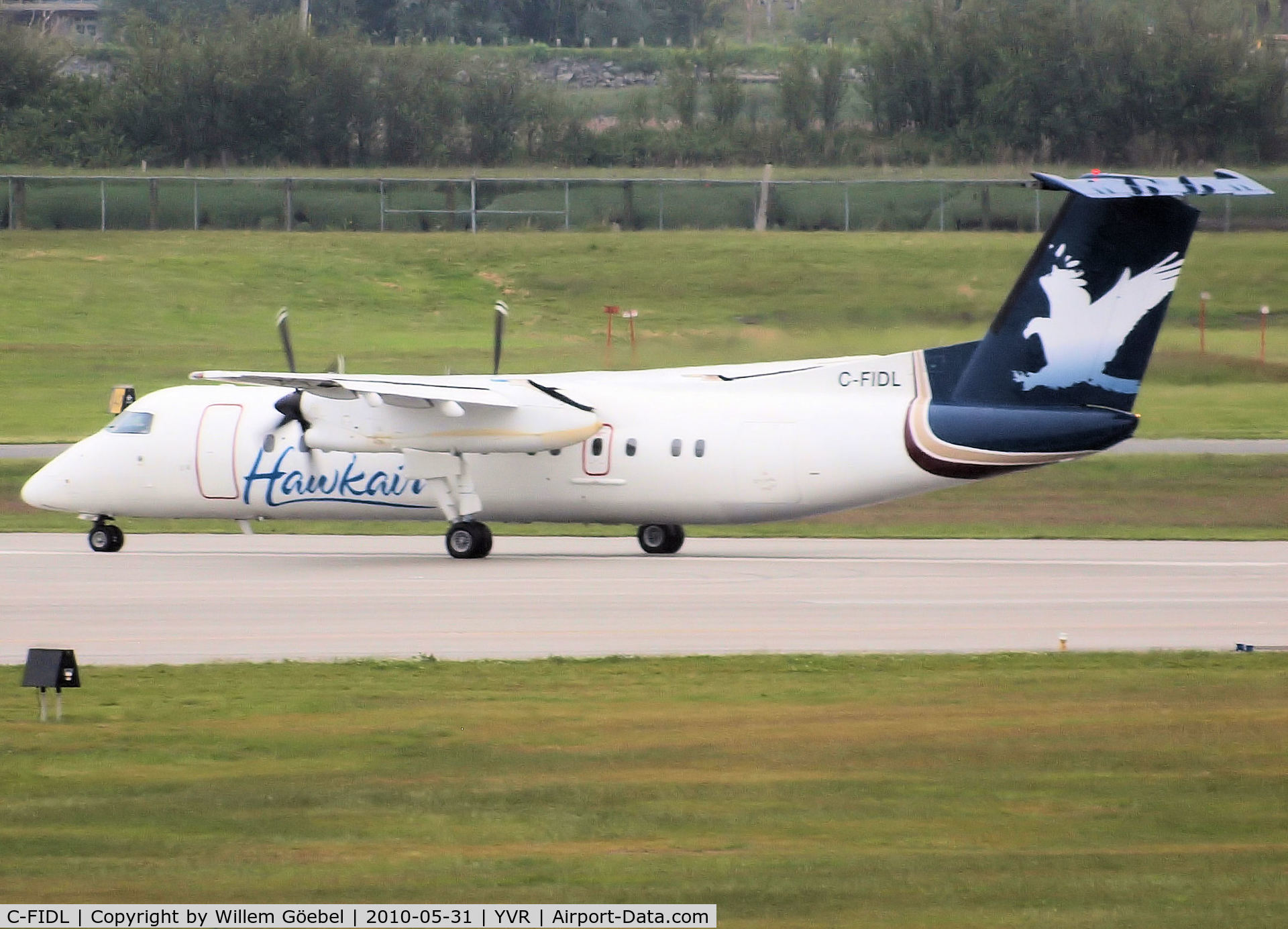 C-FIDL, 1991 De Havilland Canada DHC-8-311A Dash 8 C/N 305, Taxi to the runway from Vancouver Airport