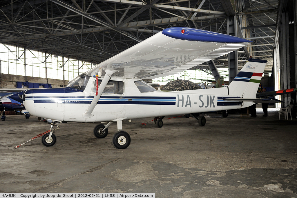 HA-SJK, 1981 Cessna 152 C/N 15284860, Centro Plane