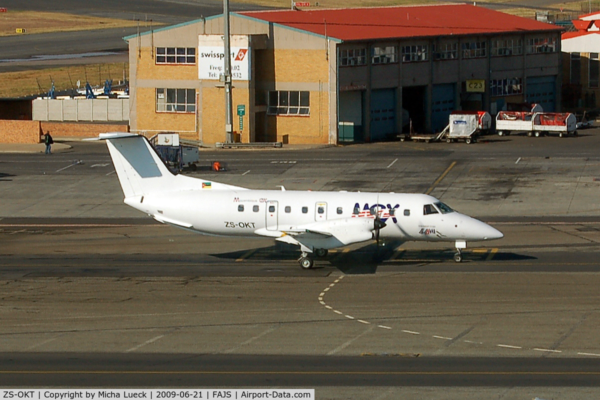 ZS-OKT, 1991 Embraer EMB-120RT Brasilia C/N 120254, At Jo'burg