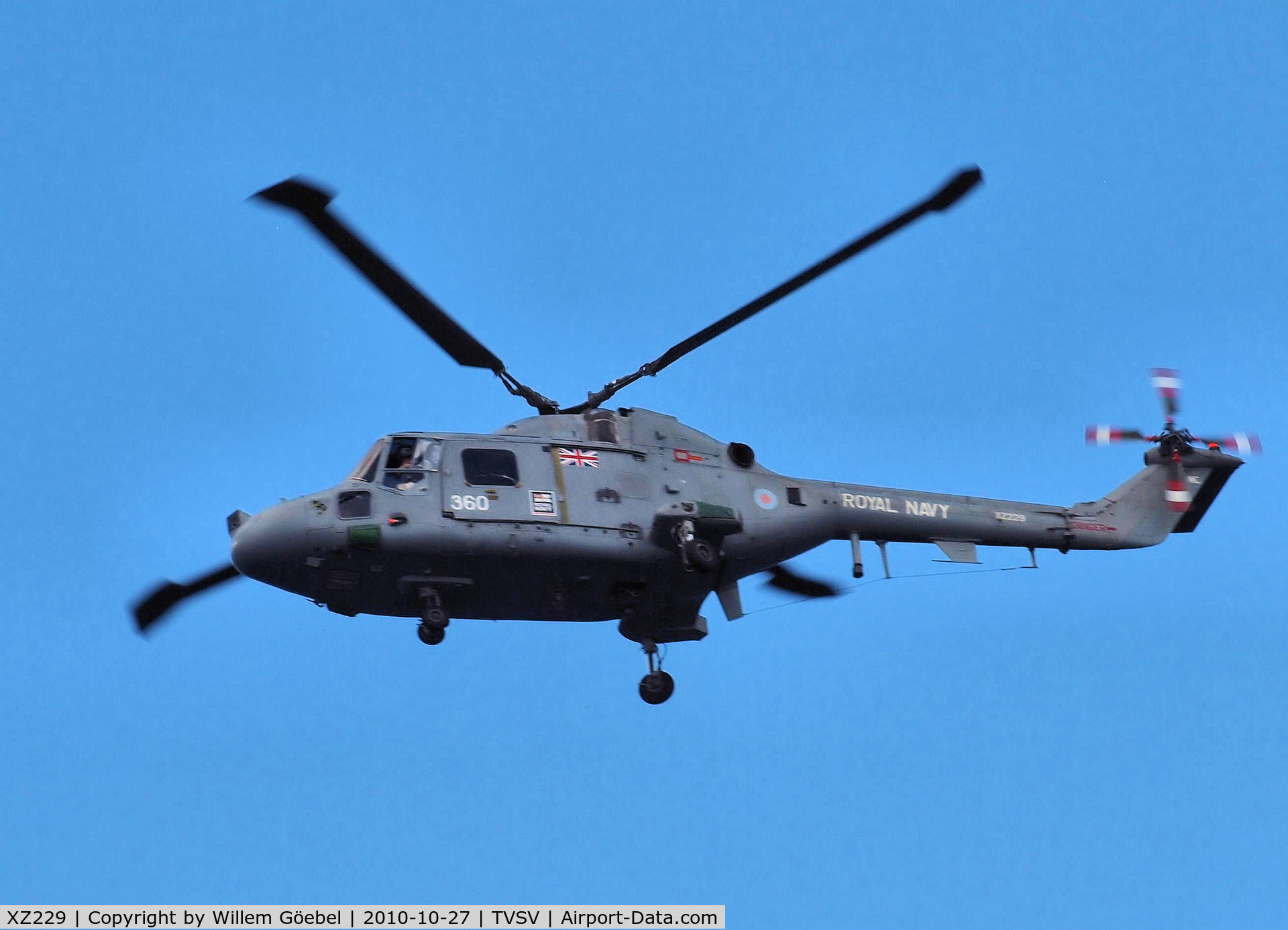 XZ229, Westland Lynx HAS.3GMS C/N 004, Fly over the harbour of st Vincent (TVSV) onboard from HMS Manchester 