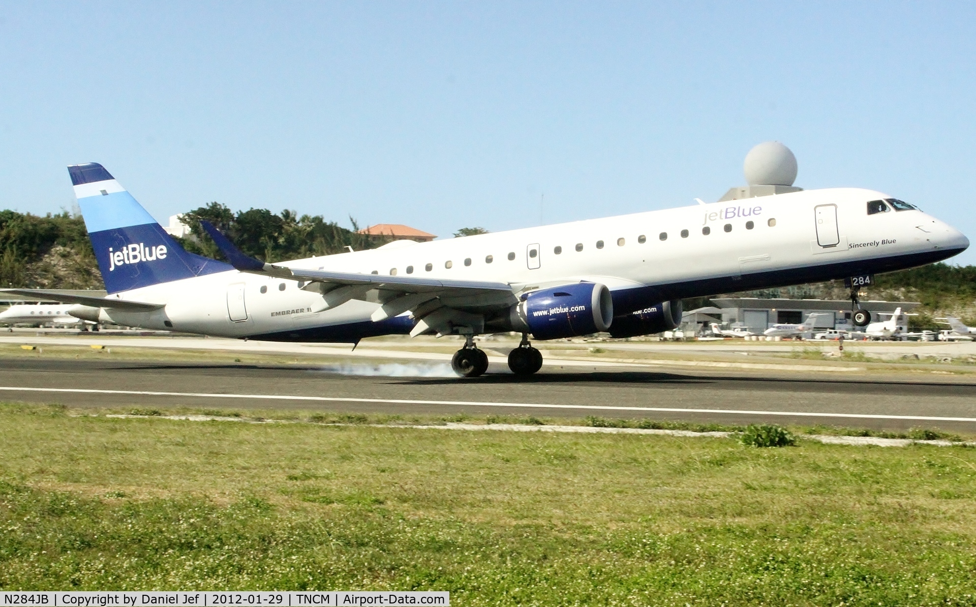 N284JB, 2008 Embraer 190AR (ERJ-190-100IGW) C/N 19000144, N284JB