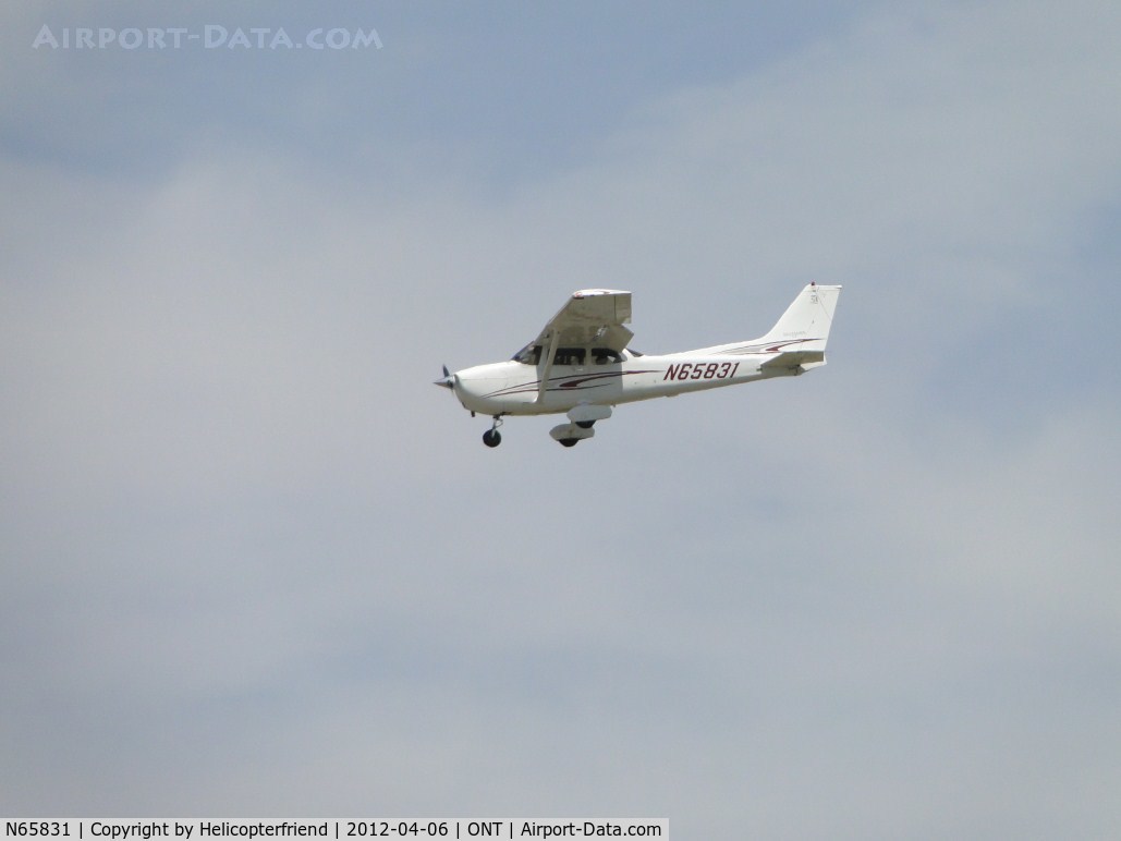 N65831, 2005 Cessna 172S C/N 172S9796, On final for runway 26