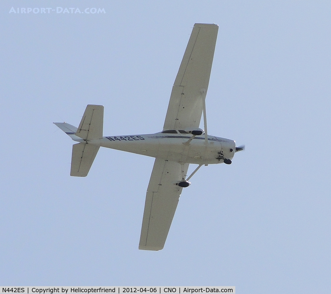 N442ES, 1998 Cessna 172R C/N 17280350, Doing a fly over
