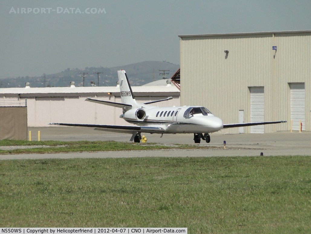 N550WS, 1998 Cessna 550 Citation Bravo C/N 550-0845, Stopped and doing some pre-flighting