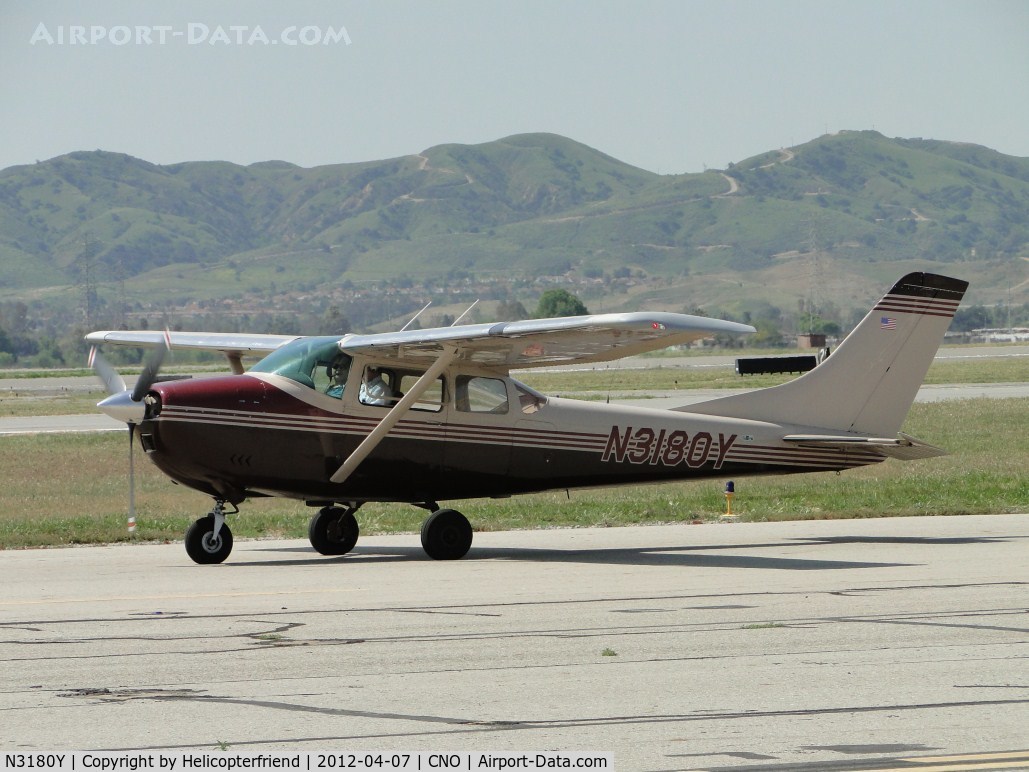 N3180Y, 1962 Cessna 182E Skylane C/N 18254180, Taxiing to the runway