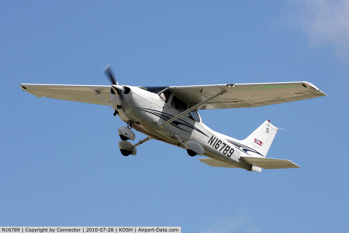 N16789, 2005 Cessna 172S C/N 172S9916, EAA Airventure 2010.