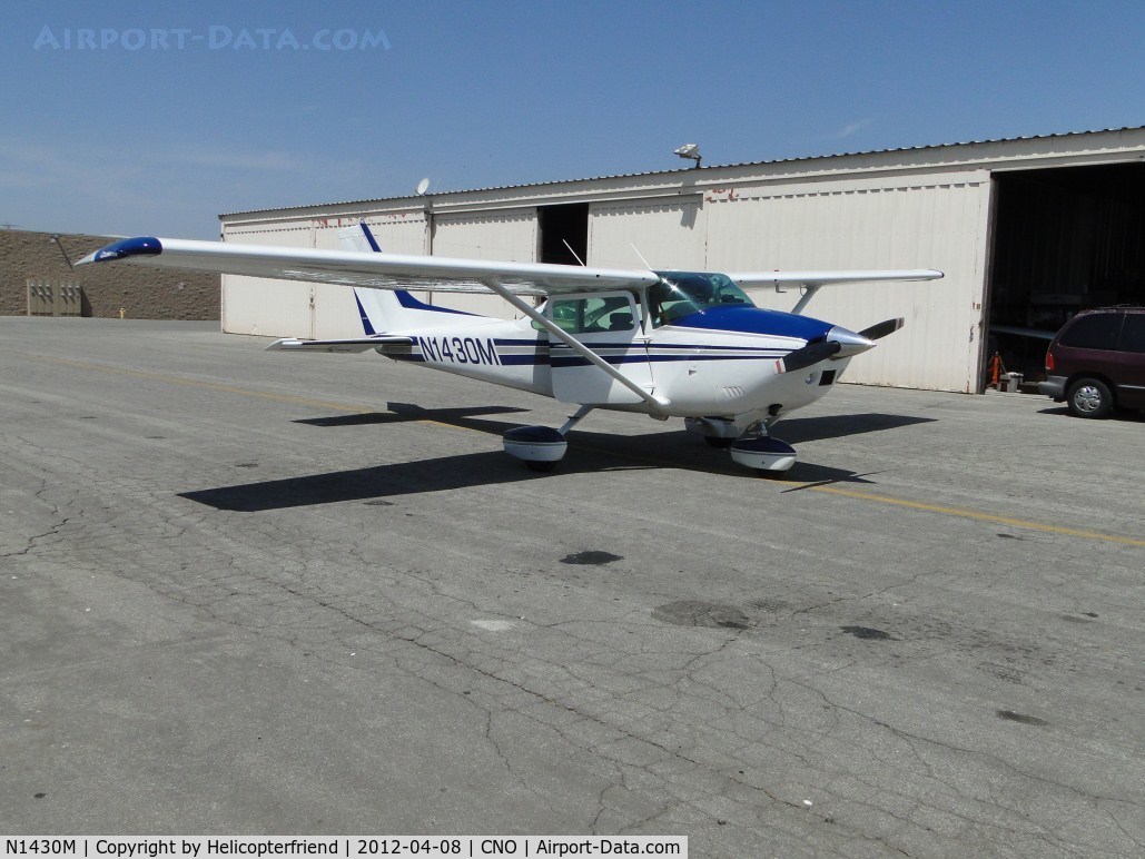 N1430M, 1975 Cessna 182P Skylane C/N 18264328, Getting ready to go flying