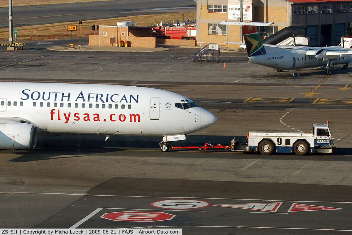 ZS-SJI, 2000 Boeing 737-85F C/N 30007, At Jo'burg