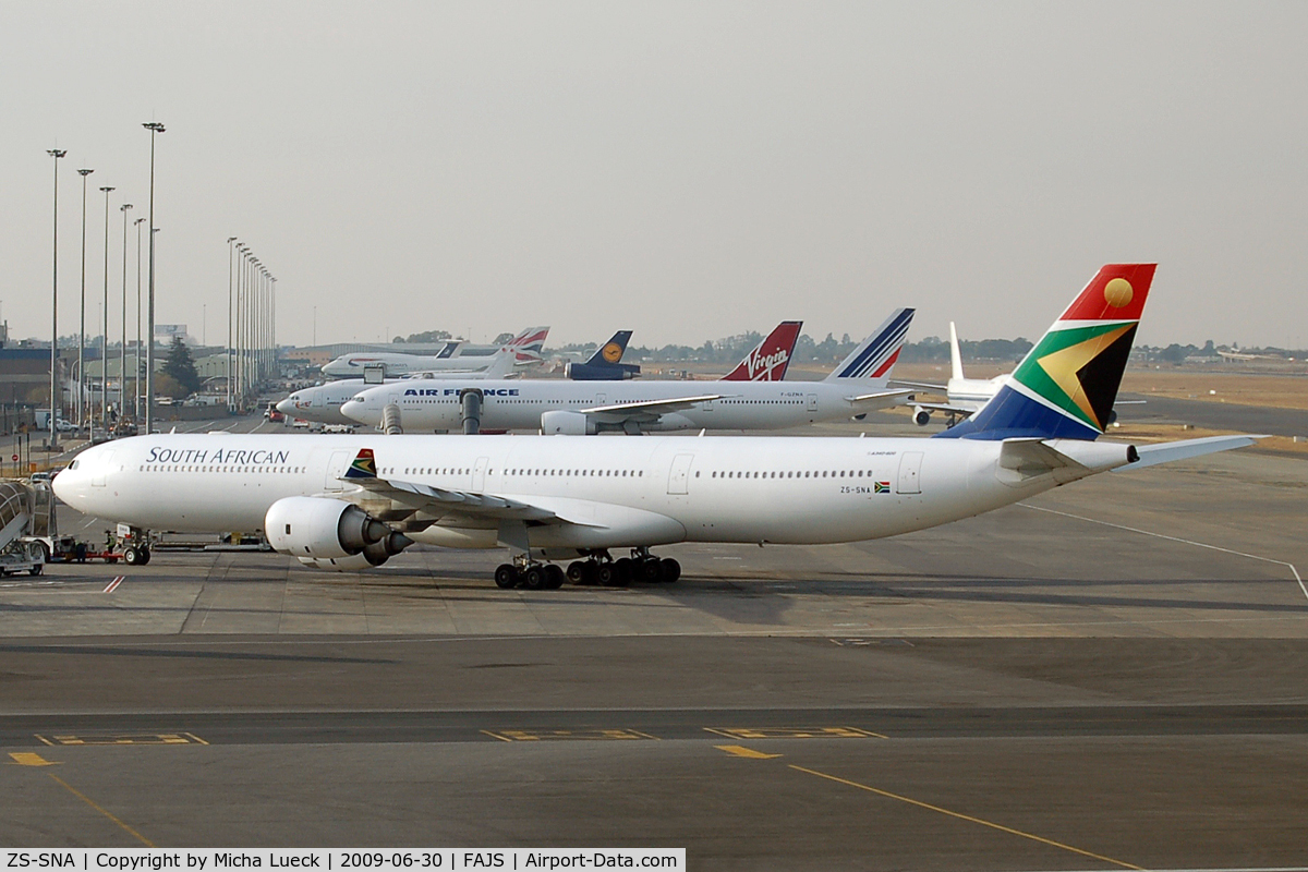 ZS-SNA, 2002 Airbus A340-642 C/N 410, At Jo'burg