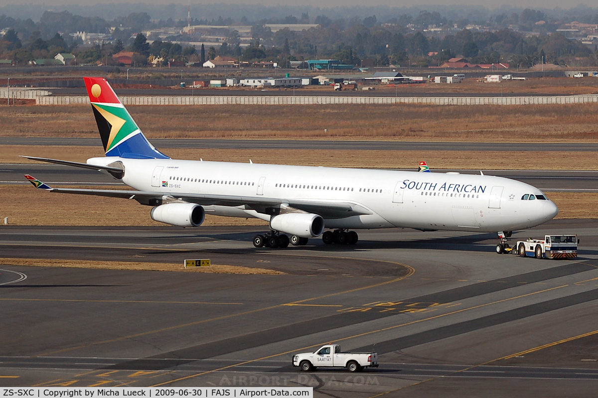 ZS-SXC, 2004 Airbus A340-313E C/N 590, At Jo'burg