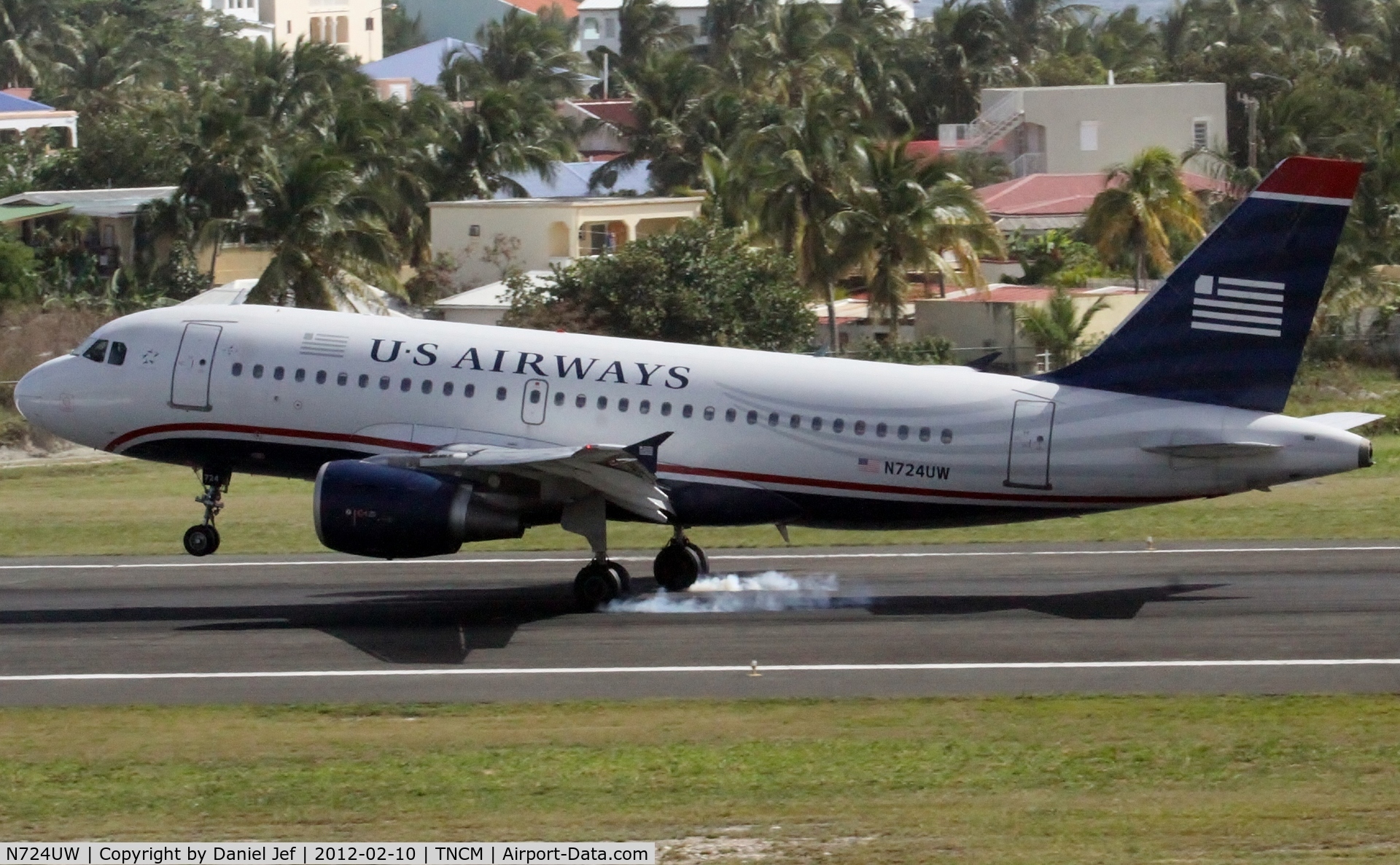 N724UW, 1999 Airbus A319-112 C/N 1122, N724UE