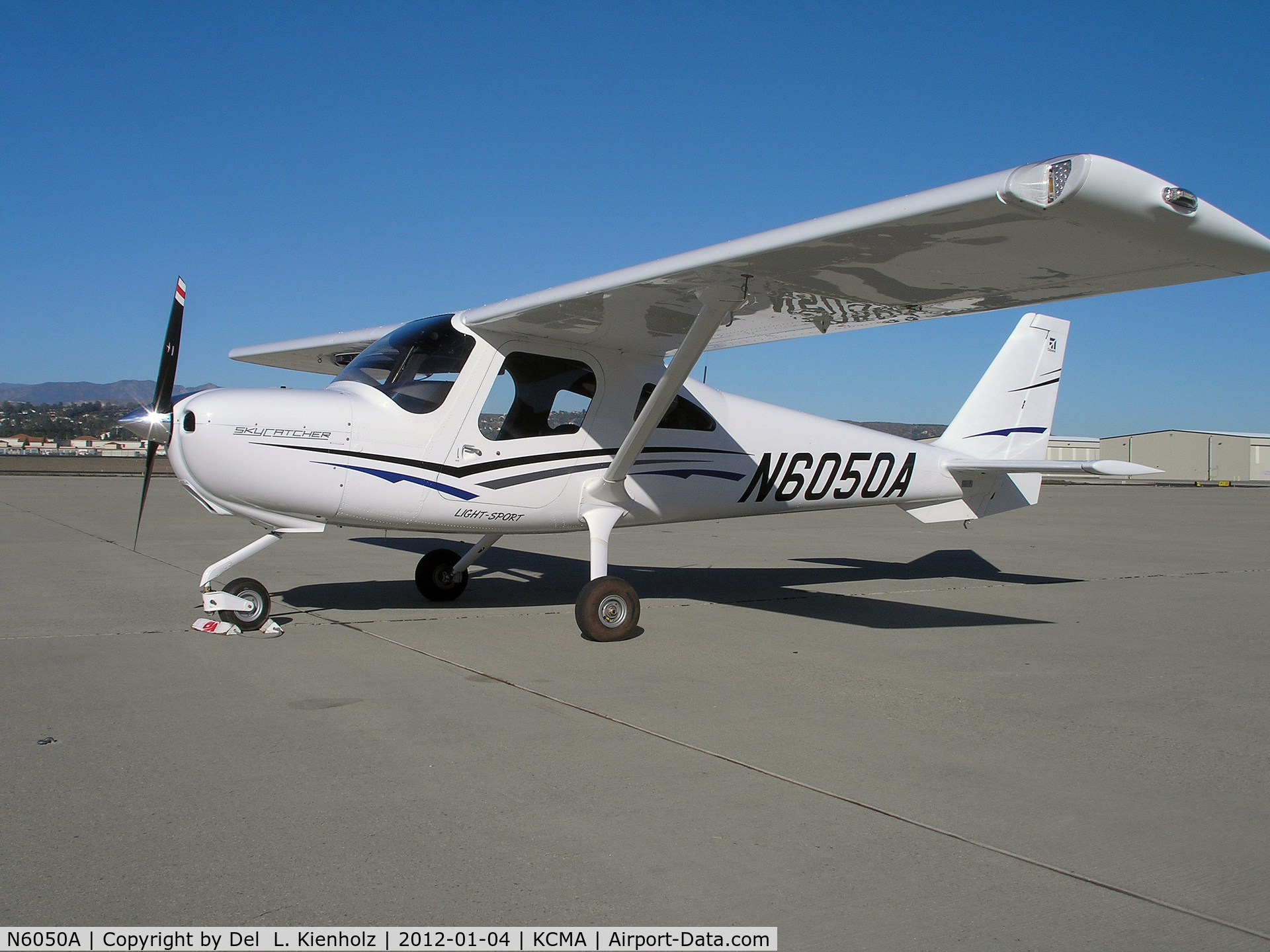 N6050A, Cessna 162 Skycatcher C/N 16200186, Delivery day: A brand-new C162 Skycatcher!