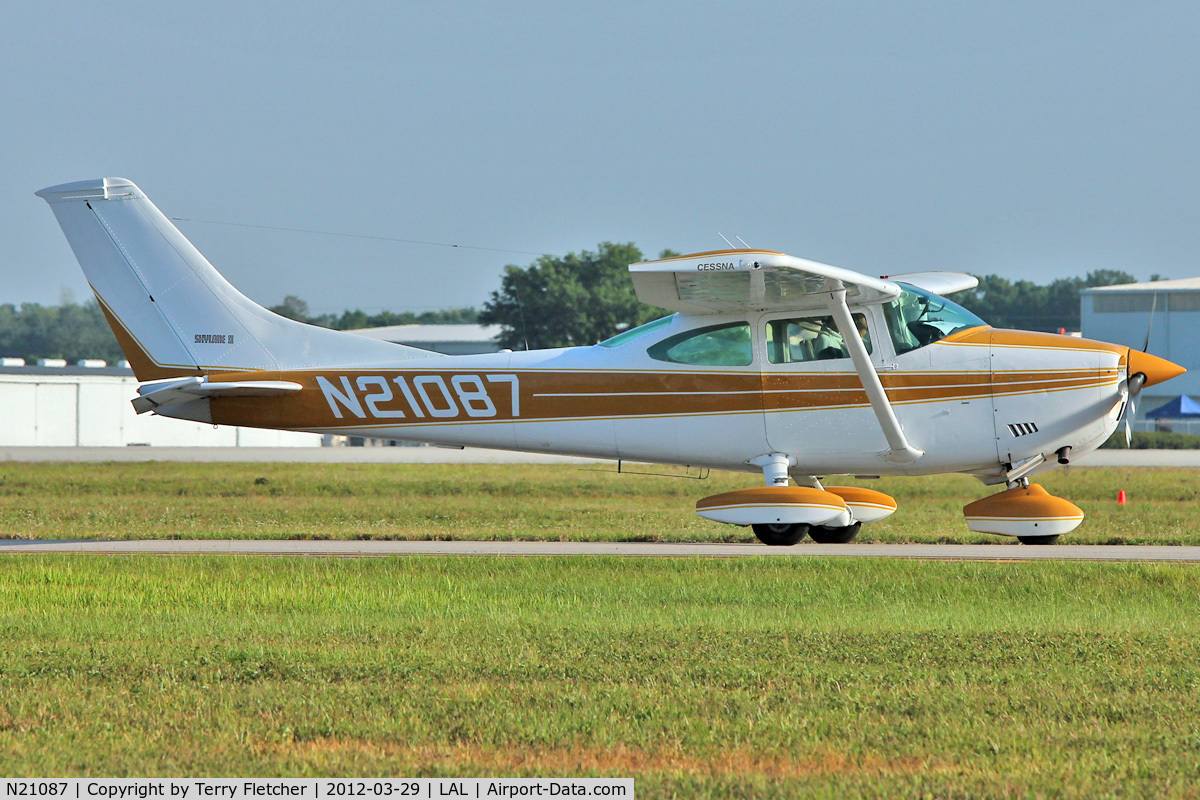 N21087, 1972 Cessna 182P Skylane C/N 18261404, 1972 Cessna 182P, c/n: 18261404 at 2012 Sun N Fun