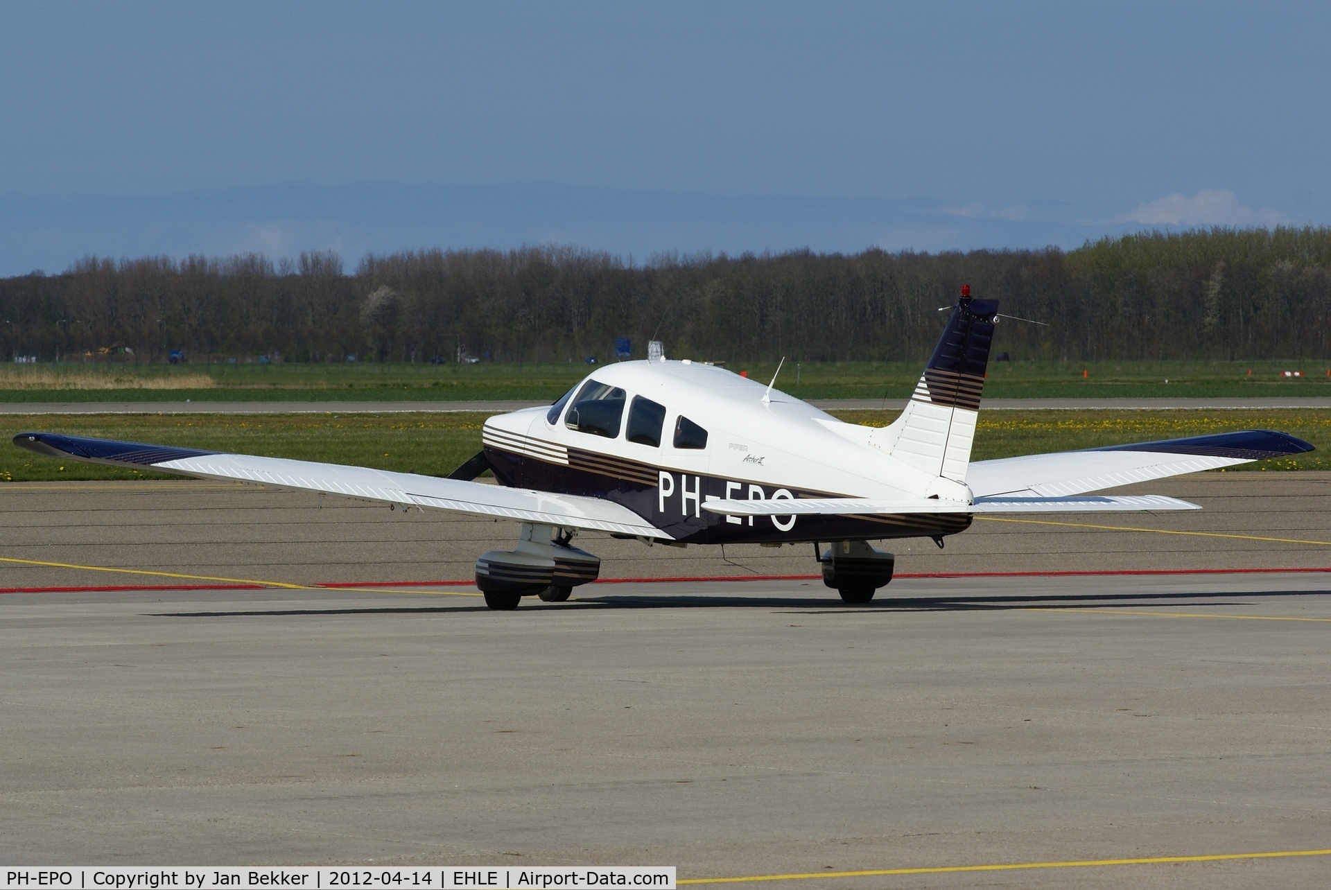 PH-EPO, Piper PA-28-181 Archer II C/N 28-7990557, Apron Lelystad Airport