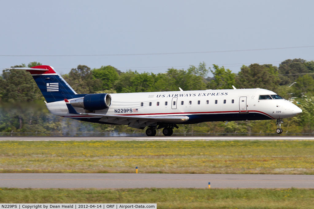 N229PS, 2004 Bombardier CRJ-200ER (CL-600-2B19) C/N 7898, US Airways Express (PSA Airlines) N229PS (FLT JIA2547) from Philadelphia Int'l (KPHL) landing RWY 23.