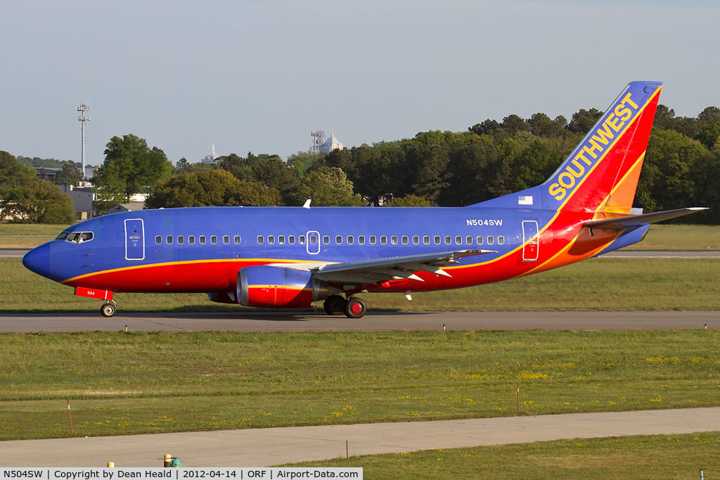 N504SW, 1990 Boeing 737-5H4 C/N 24181, Southwest Airlines N504SW (FLT SWA1427) taxiing to RWY 23 for departure to Baltimore/Washington International Airport (KBWI).