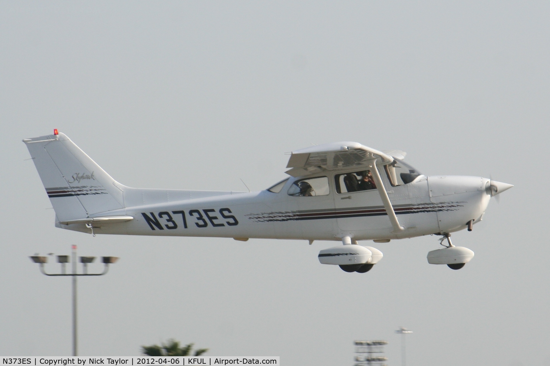 N373ES, 1997 Cessna 172R C/N 17280052, Departing 24