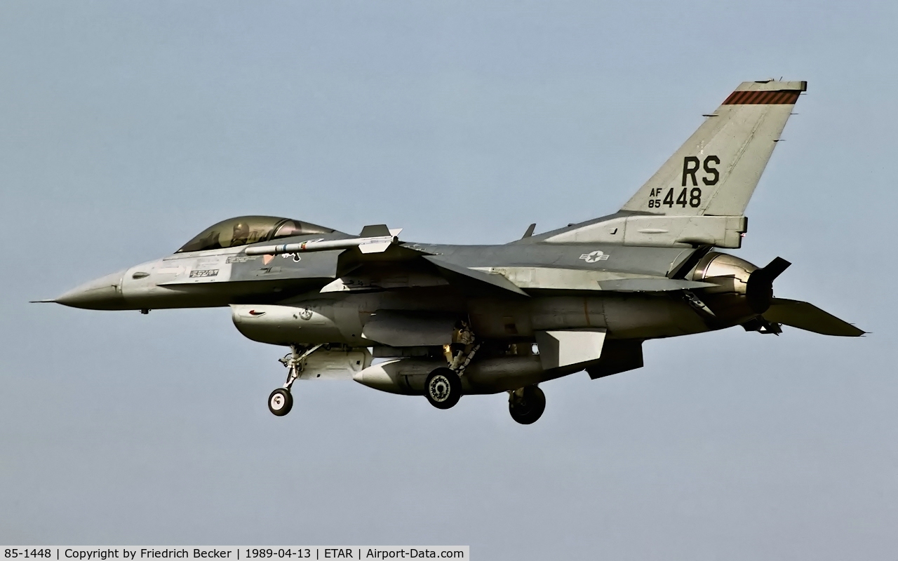 85-1448, 1985 General Dynamics F-16C Fighting Falcon C/N 5C-228, on final RW27