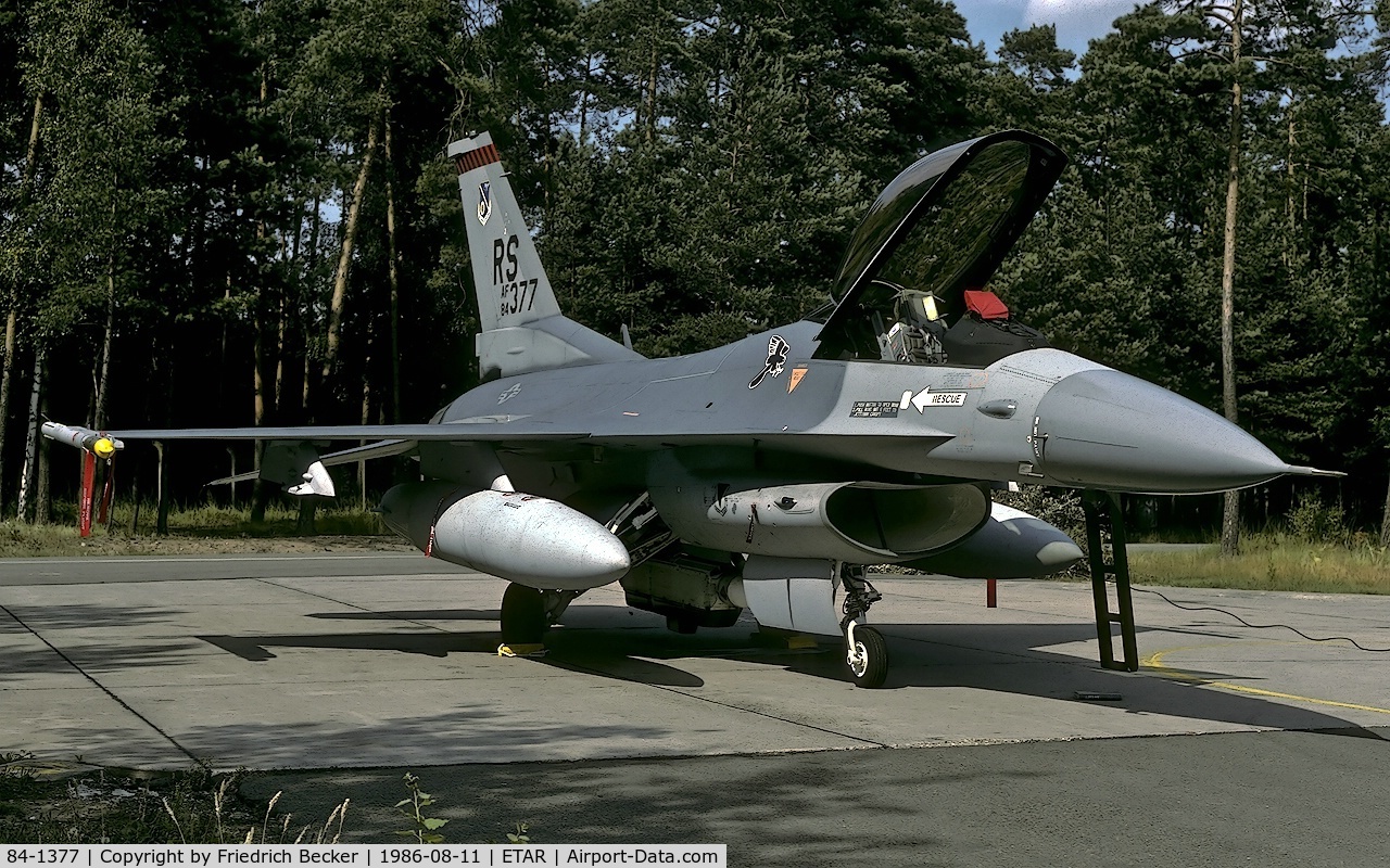 84-1377, 1984 General Dynamics F-16C Fighting Falcon C/N 5C-159, flightline at ETAR