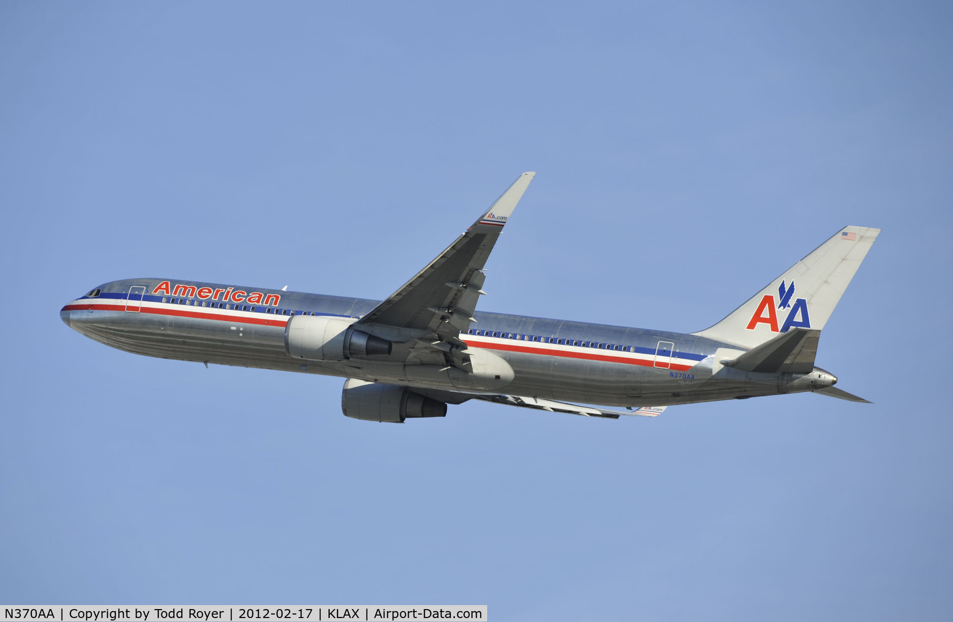 N370AA, 1992 Boeing 767-323 C/N 25197, Departing LAX on 25R