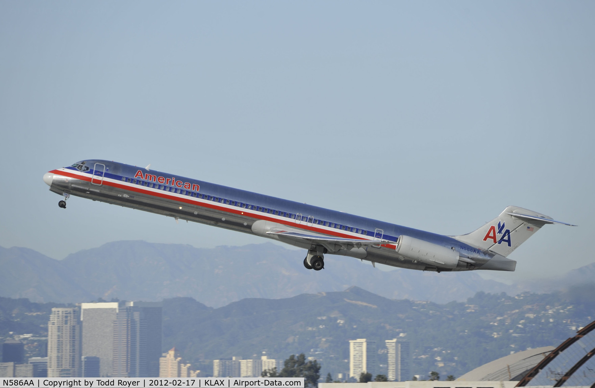 N586AA, 1991 McDonnell Douglas MD-82 (DC-9-82) C/N 53249, Departing LAX on 25R