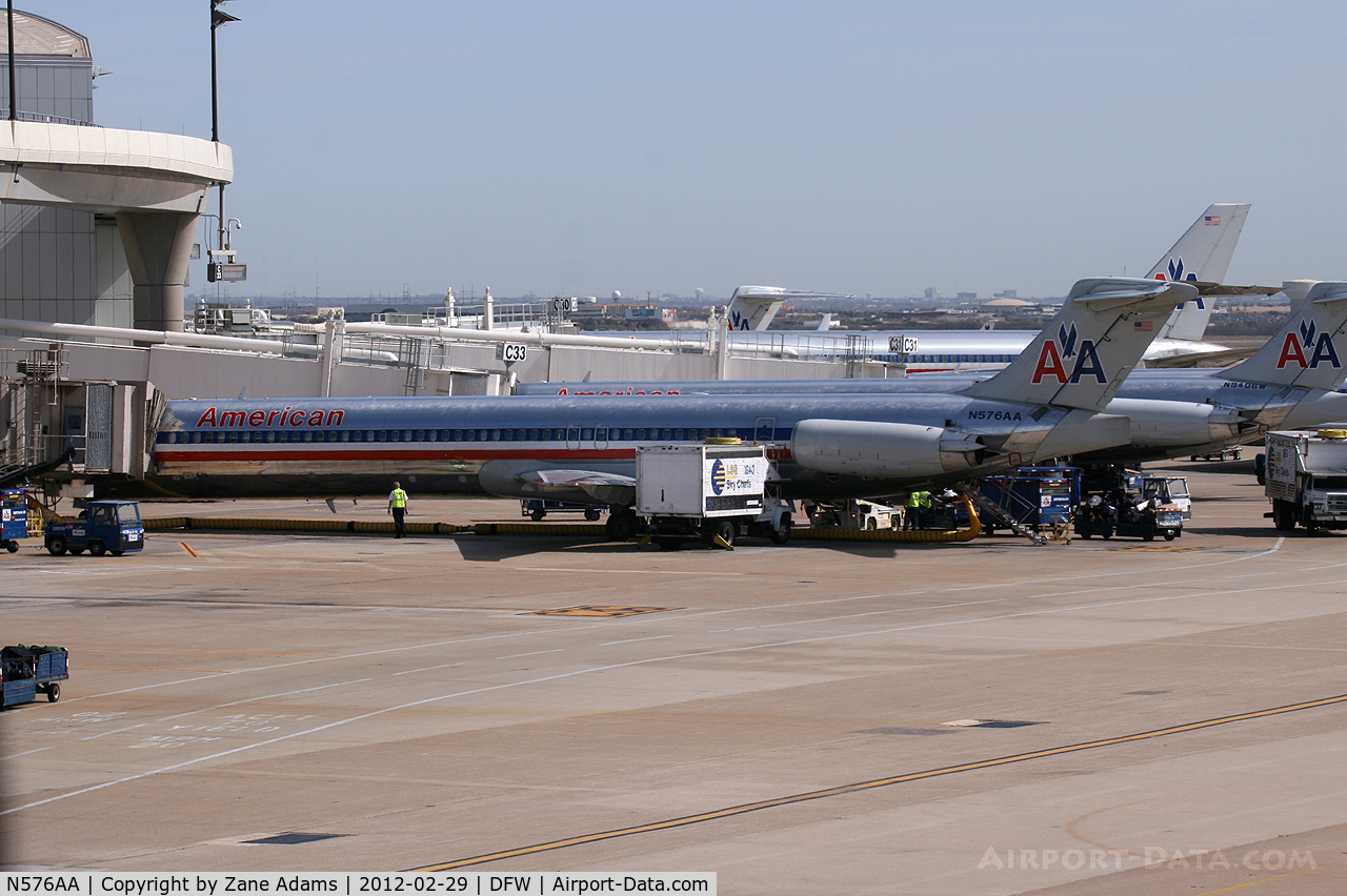 N576AA, 1991 McDonnell Douglas MD-82 (DC-9-82) C/N 53153, At DFW Airport