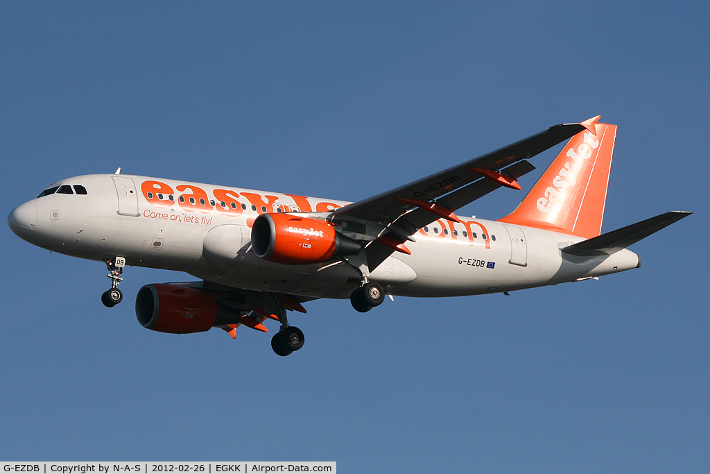 G-EZDB, 2008 Airbus A319-111 C/N 3411, Short final