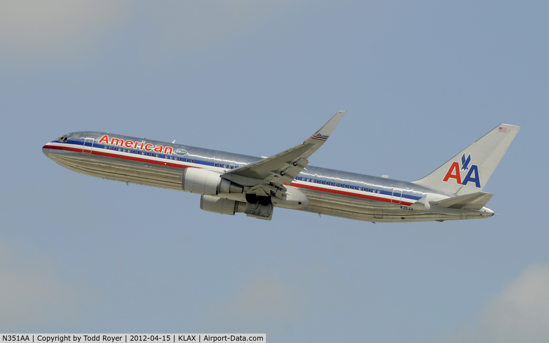 N351AA, 1988 Boeing 767-323 C/N 24032, Departing LAX on 25R