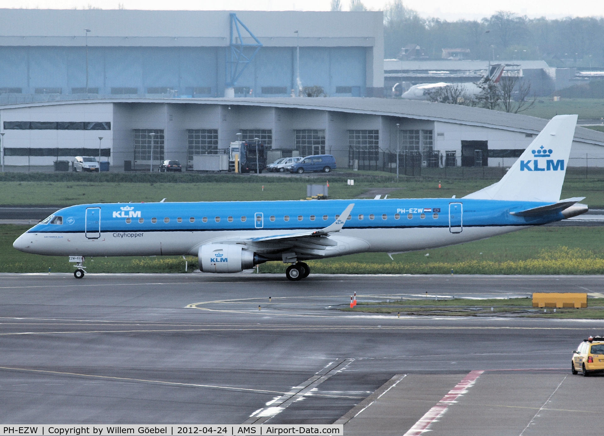 PH-EZW, 2012 Embraer 190LR (ERJ-190-100LR) C/N 19000533, Taxi to the runway of Schiphol Airport