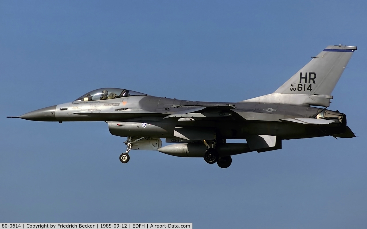 80-0614, 1980 General Dynamics F-16A Fighting Falcon C/N 61-335, on final RW21