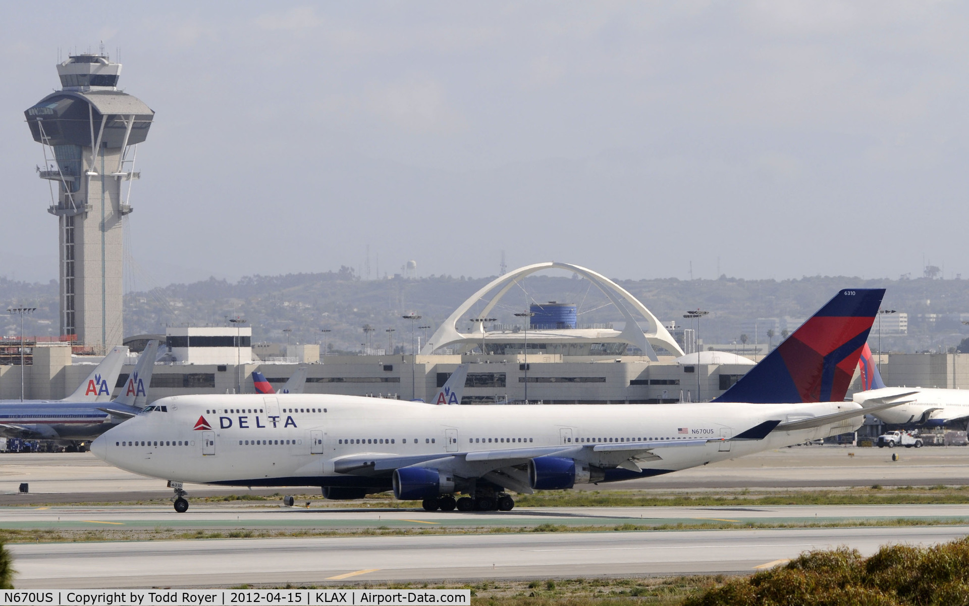 N670US, 1990 Boeing 747-451 C/N 24225, Taxiing to gate at LAX
