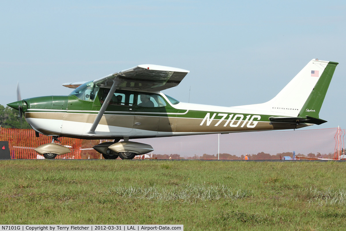 N7101G, 1969 Cessna 172K Skyhawk C/N 17258801, At 2012 Sun N Fun