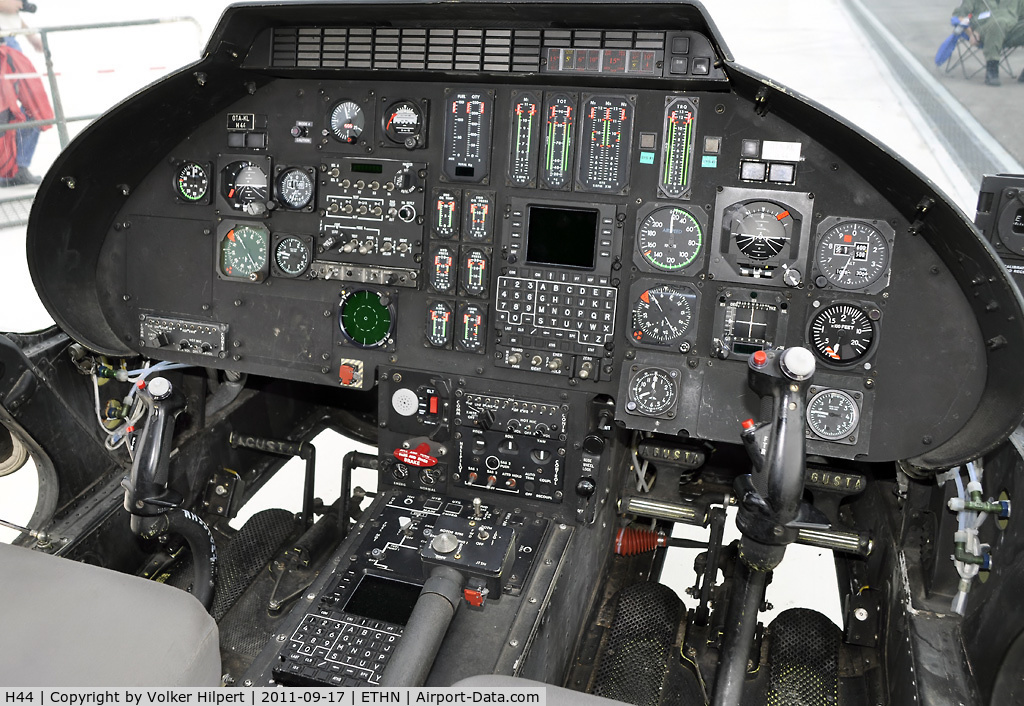 H44, Agusta A-109BA C/N 0344, cockpit view