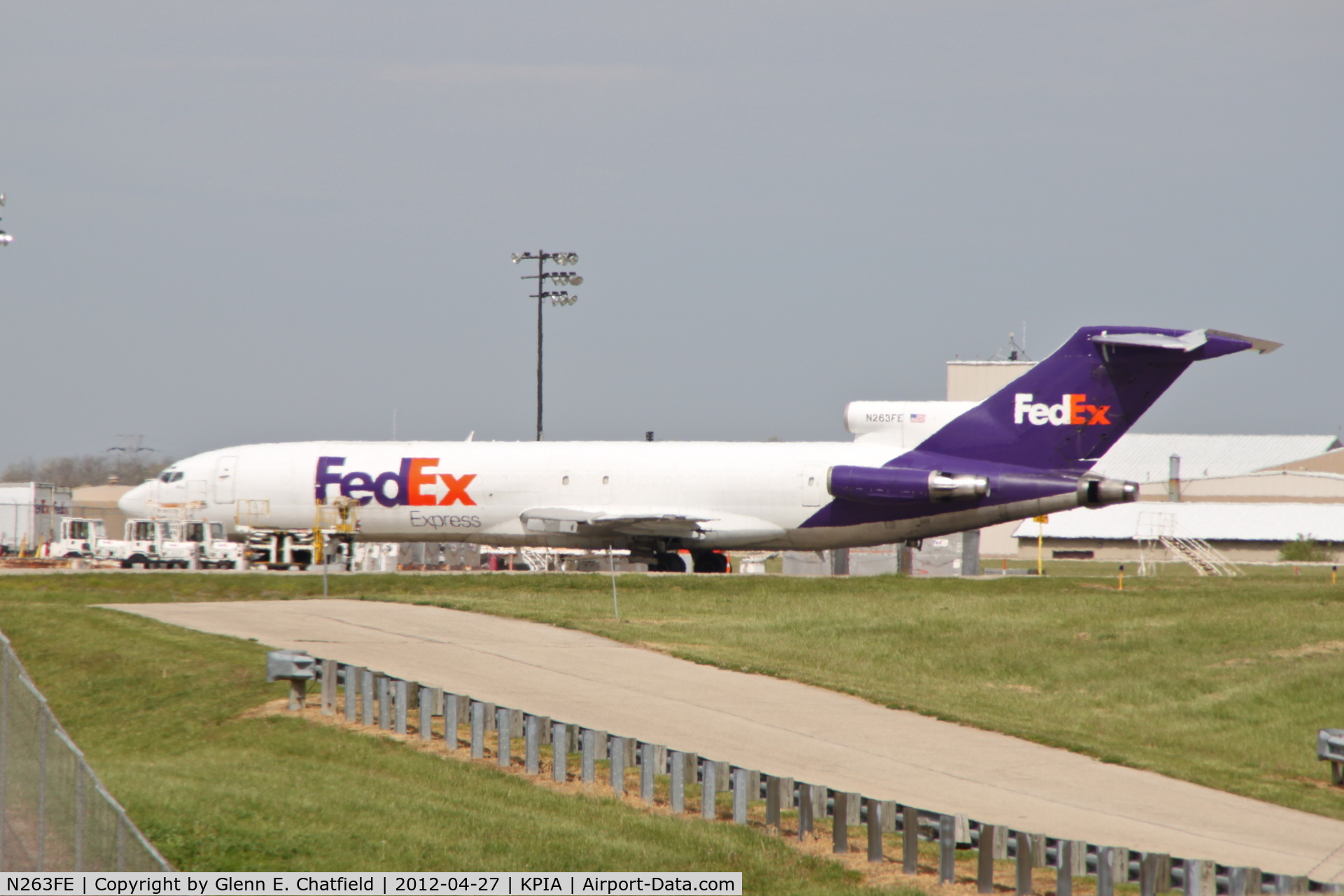 N263FE, 1979 Boeing 727-233F C/N 21625, At the cargo area, seen from the road.