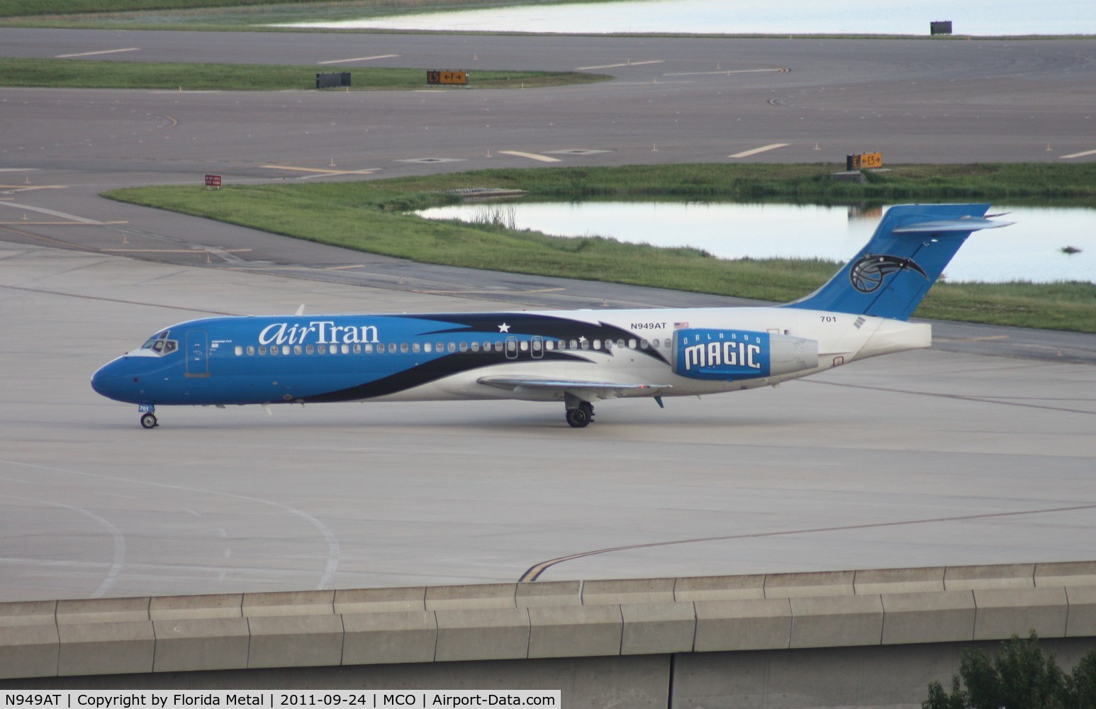 N949AT, 1999 Boeing 717-200 C/N 55003, Orlando Magic