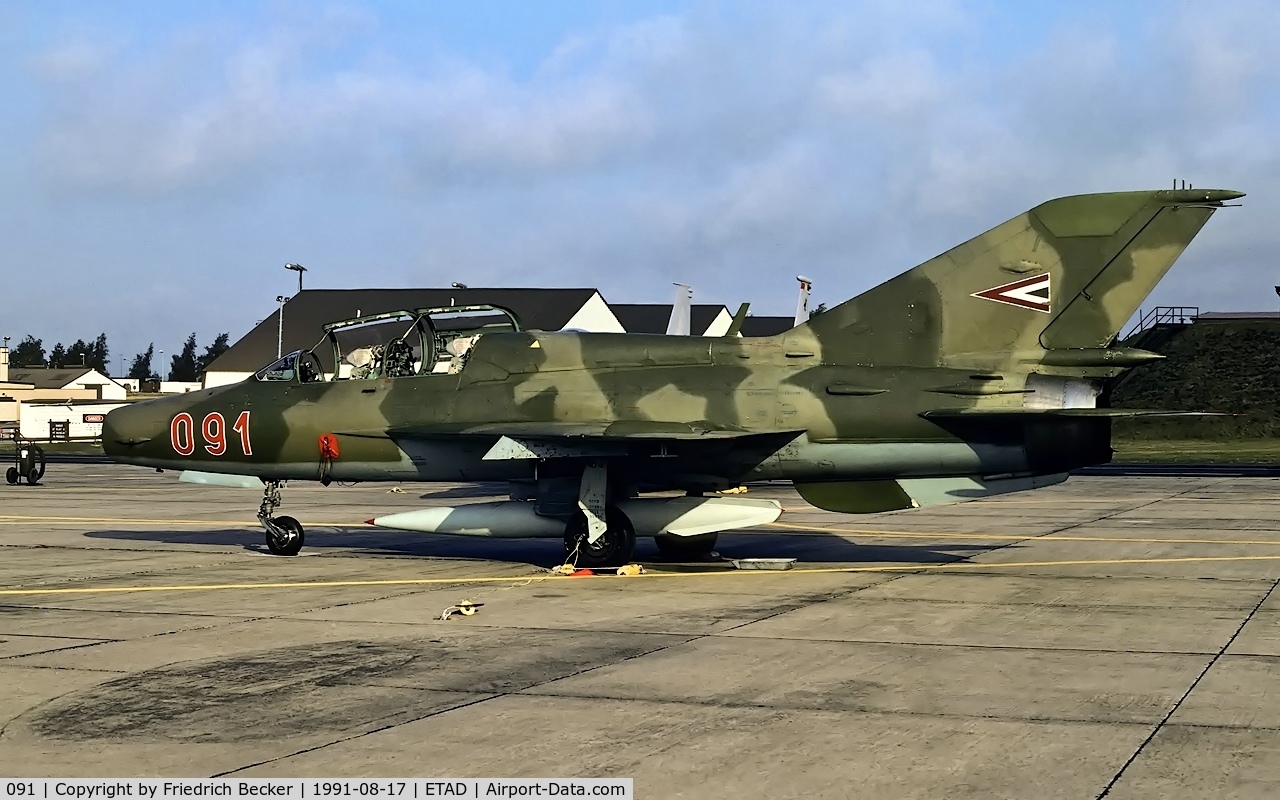 091, Mikoyan-Gurevich MiG-21UM C/N 516955091, static display